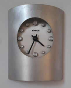 Pendule de bureau moderne en métal chromé