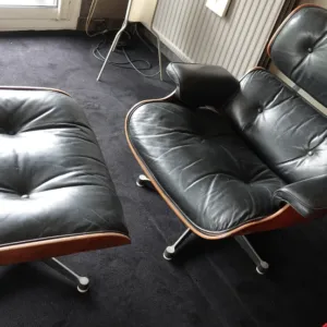 Fauteuil Lounge et Ottoman Eames en palissandre et cuir noir, années 1970, design moderniste américain