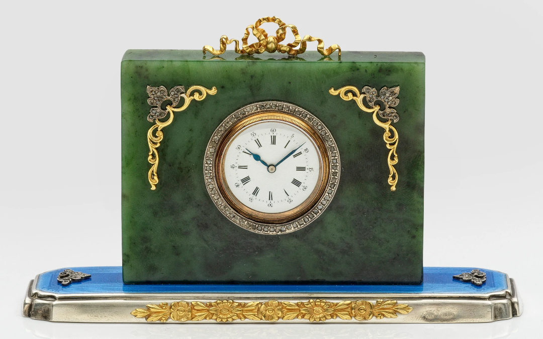 Pendulette de Bureau Art Déco en Néphrite et Laiton Doré, Cadran Émaillé, 1920-1935
