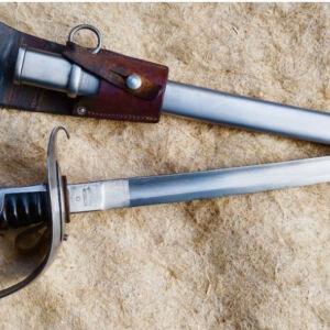 Sabre d’officier de dragons suisse modèle 1896/02 en laiton et acier, lame droite à gorge centrale, fusée filigranée