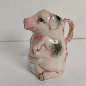 Pichet barbotine cochon debout en faïence émaillée, fin XIXe siècle, attribué à Orchies ou Delphin Massier