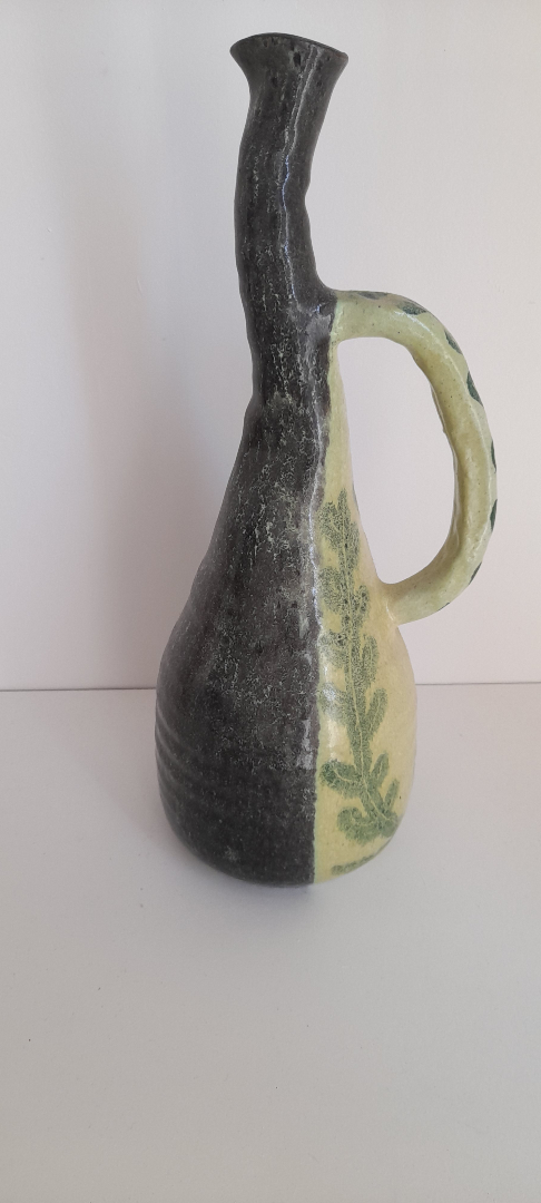 Vase-sculpture en faïence fine, attribué à l'atelier d'Accolay, circa 1960, modernisme organique français avec influences Wabi Sabi