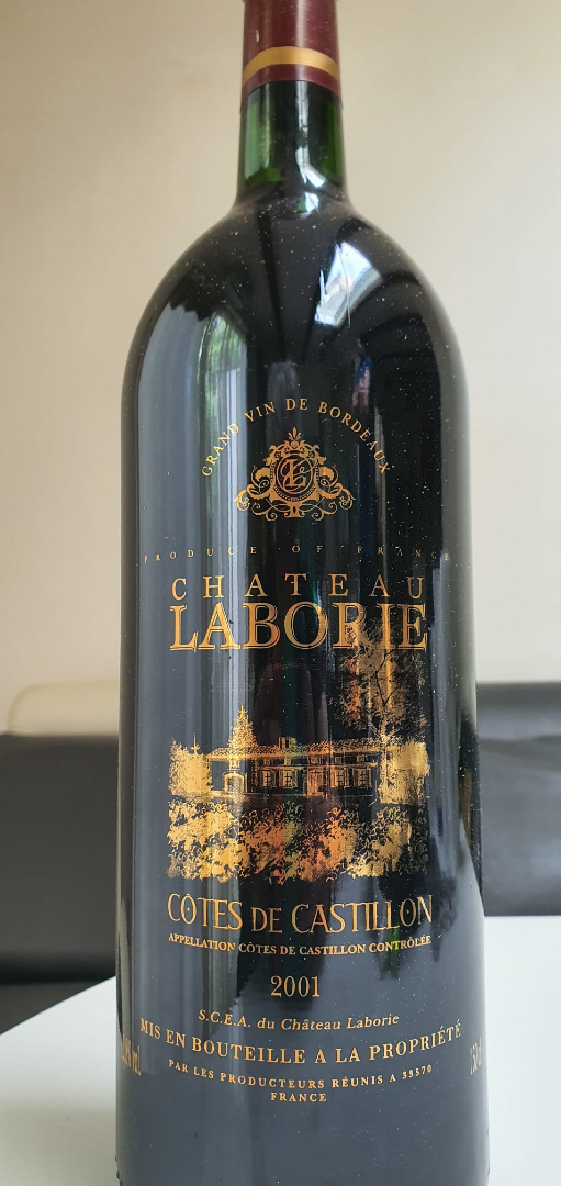 Bouteille de Sauternes Domaine de Carbonnieu 2012 en verre avec capsule en aluminium et bouchon en liège