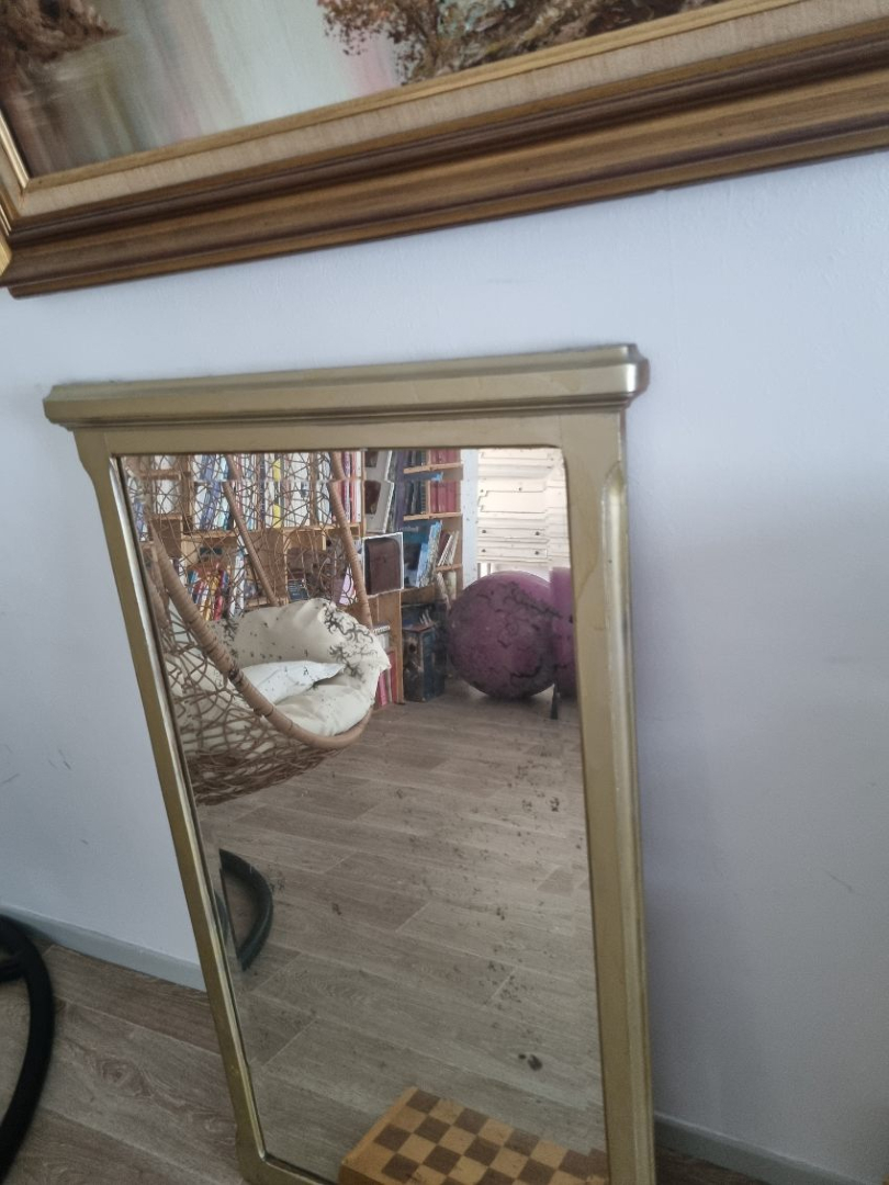 Miroir mural doré Hollywood Regency 1950-1970 bois mouluré style épuré