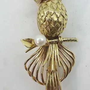 Broche oiseau stylisé ajourée en métal doré années 1960-1970 école française ou italienne