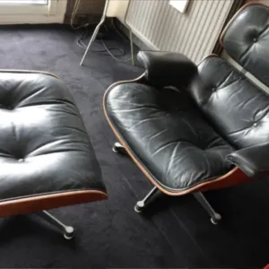 Fauteuil lounge et ottoman Eames Lounge Chair and Ottoman design Charles & Ray Eames édition Herman Miller circa 1970s palissandre cuir noir piètement aluminium laqué noir authentique