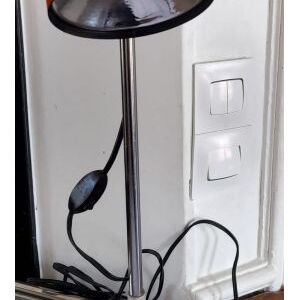 Lampadaire design moderne en métal et plastique, années 1960-1970, avec abat-jour rouge vif