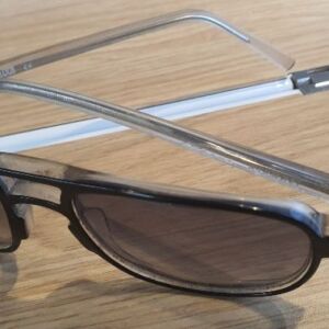 Lunettes de soleil contemporaines en acétate noir design élégant 2020-2025