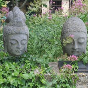 Tête de Bouddha en pierre de lave, fin du 20ème siècle (1950-2000), influencée par l'école de Borobudur