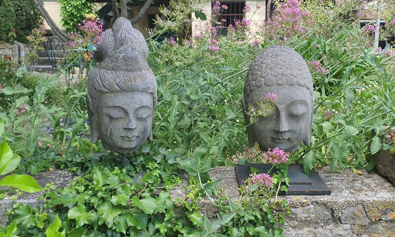 Tête de Bouddha en pierre de lave, fin du 20ème siècle (1950-2000), influencée par l'école de Borobudur