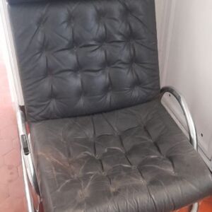 Fauteuil club en cuir et métal, style moderne des années 1950-1960, influence scandinave