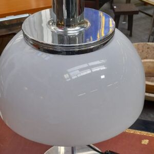 Lampadaire moderne en verre et métal chromé, années 1960-1970, design minimaliste et élégant