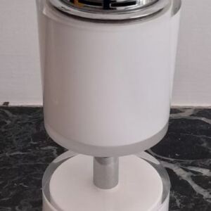Briquet de table en Lucite et chrome des années 1970, minimaliste et fonctionnel