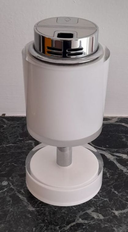 Briquet de table en Lucite et chrome des années 1970, minimaliste et fonctionnel