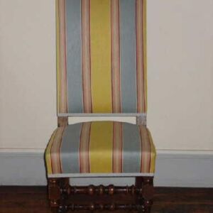 Fauteuil à la Reine Louis XV en Noyer et Soie