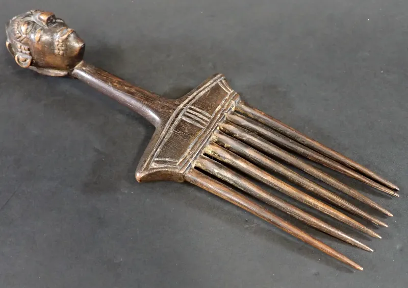 Peigne Africain Sculpté en Bois XIXe Siècle