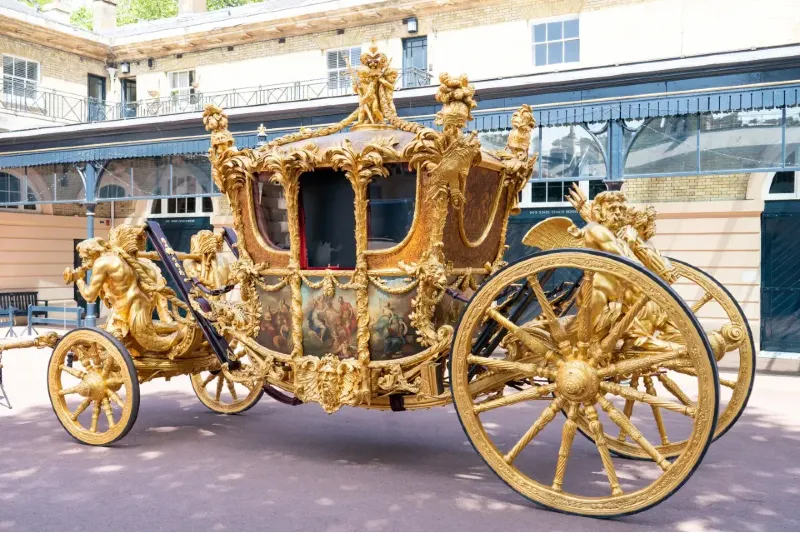 Calèche Rococo Louis XV en Bois Doré et Laiton
